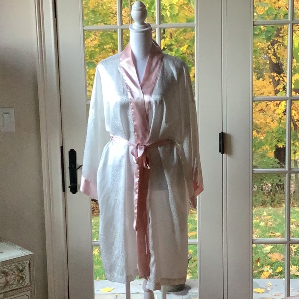 Victoria’s Secret  light, short robe.  One size fits all  2 slit pockets